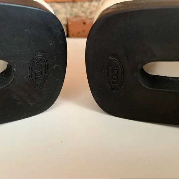 Tod’s Women’s Grommino Flat Driving Shoe Loafer Ivory Patent Leather 6 36 - Picture 12 of 13